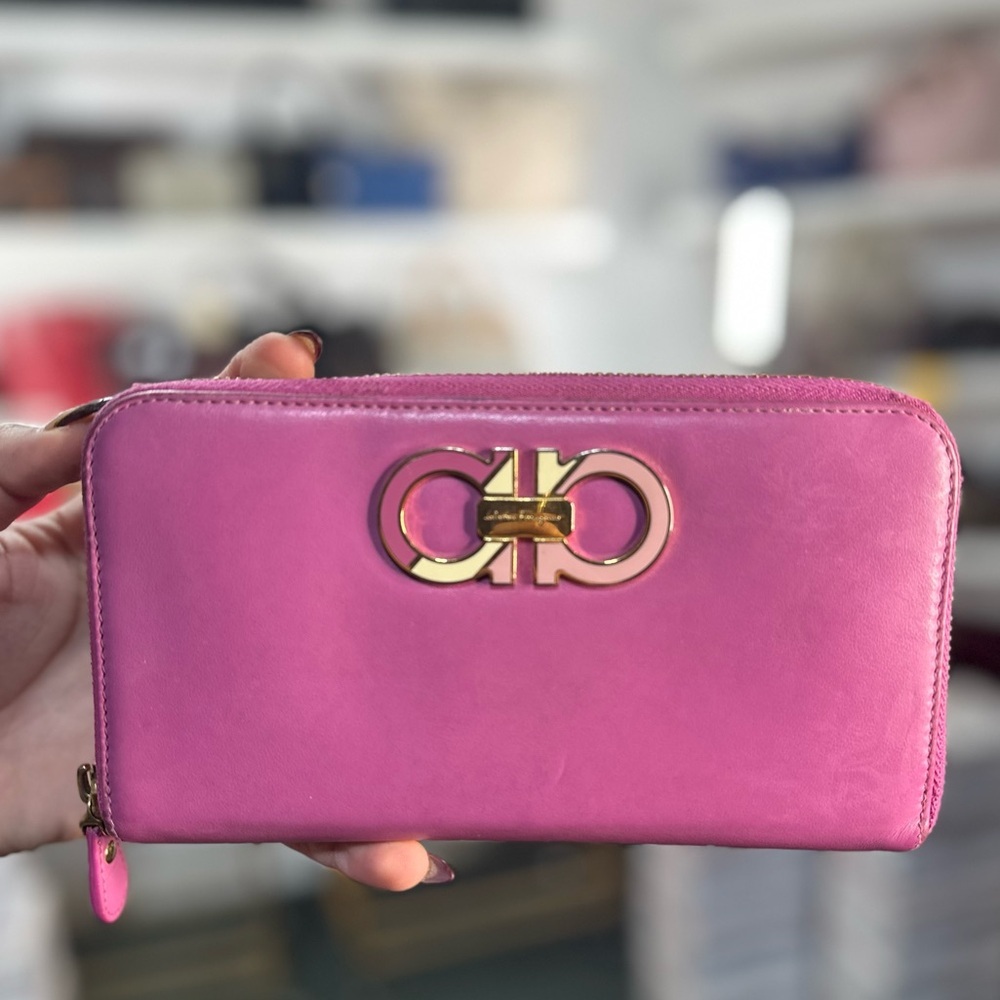 FERRAGAMO ZIP WALLET